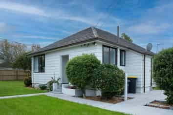 32 Bateman Avenue, Bryndwr