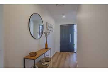 30B Lazarette Loop, Gleniti