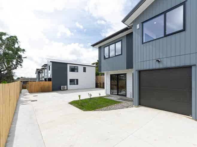 2,3,4/43 Savoy Road, Glen Eden