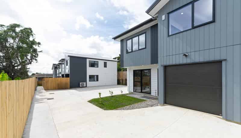 2,3,4/43 Savoy Road, Glen Eden