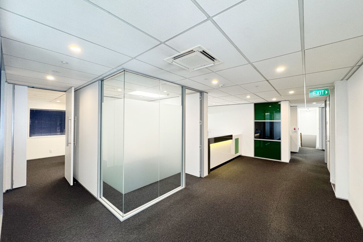 CBD Office, onsite parking - Aanzicht 4