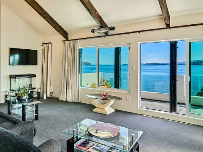 5 Rangiuru Road, Mahina Bay, Eastbourne