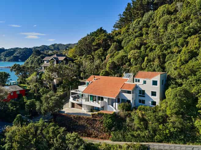 5 Rangiuru Road, Mahina Bay, Eastbourne