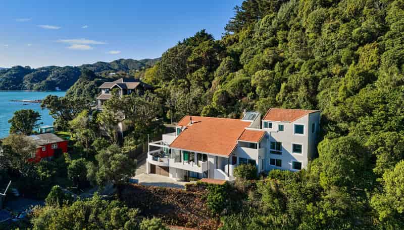 5 Rangiuru Road, Mahina Bay, Eastbourne