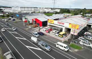 Great South Rd Roadfront Showroom