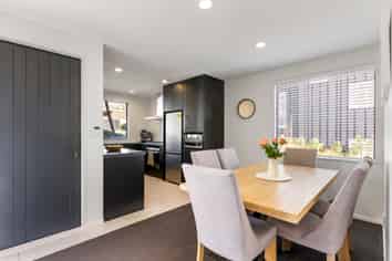 107 Woodridge Drive, Woodridge