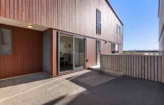 107 Woodridge Drive, Woodridge