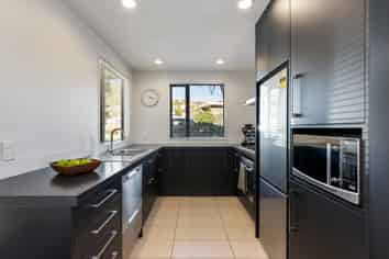 107 Woodridge Drive, Woodridge