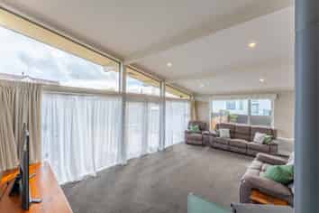 76 Mountain View Road, Glenwood