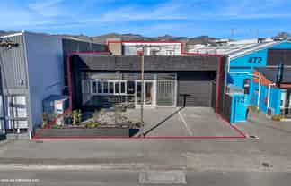 Versatile showroom & warehouse