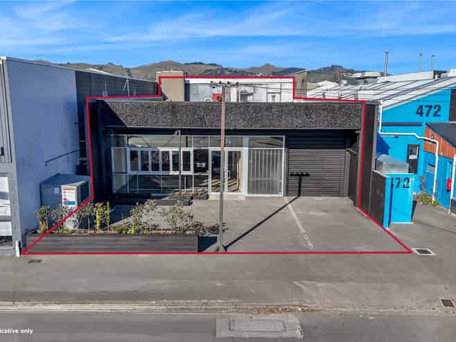 Versatile showroom & warehouse