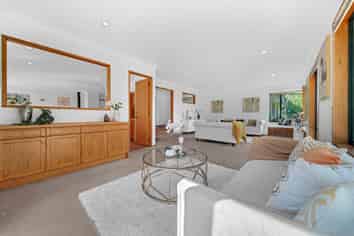 60 Potts Road, Whitford