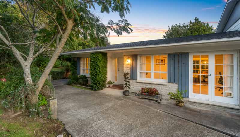 2/220 East Coast Road, Forrest Hill