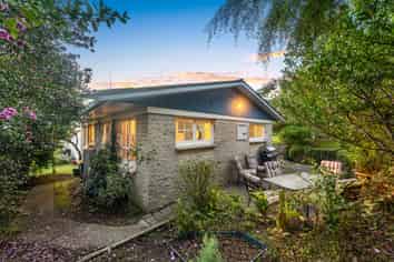 2/220 East Coast Road, Forrest Hill