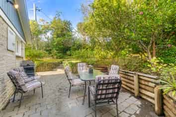 2/220 East Coast Road, Forrest Hill