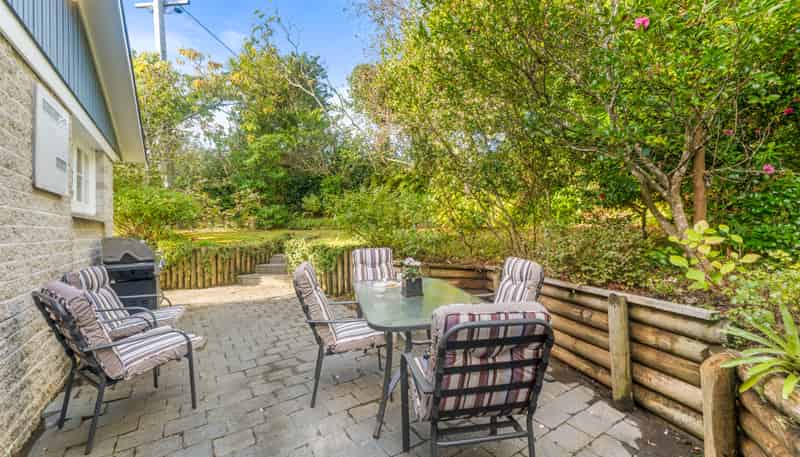 2/220 East Coast Road, Forrest Hill