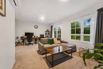 2/220 East Coast Road, Forrest Hill