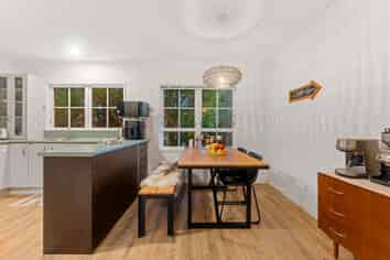 2/220 East Coast Road, Forrest Hill