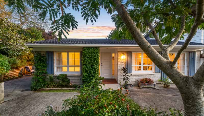 2/220 East Coast Road, Forrest Hill