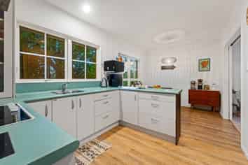 2/220 East Coast Road, Forrest Hill