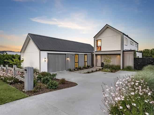 17 Dinning Road, Riverhead