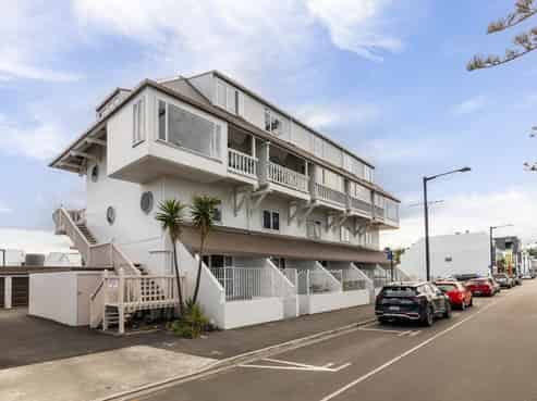 241 Marine Parade, Napier South