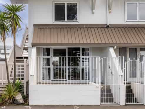 241 Marine Parade, Napier South