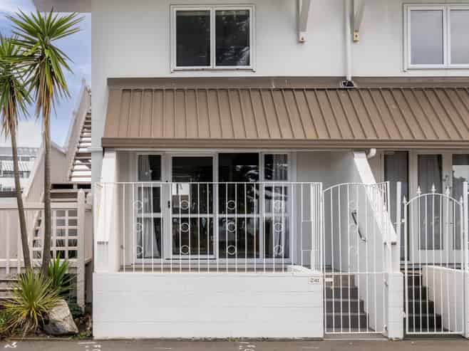 241 Marine Parade, Napier South