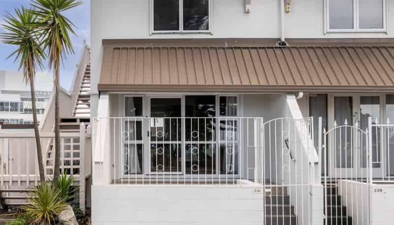 241 Marine Parade, Napier South