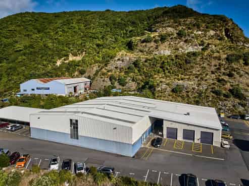 Expansive High-Stud Warehouse in Prime Ngauranga