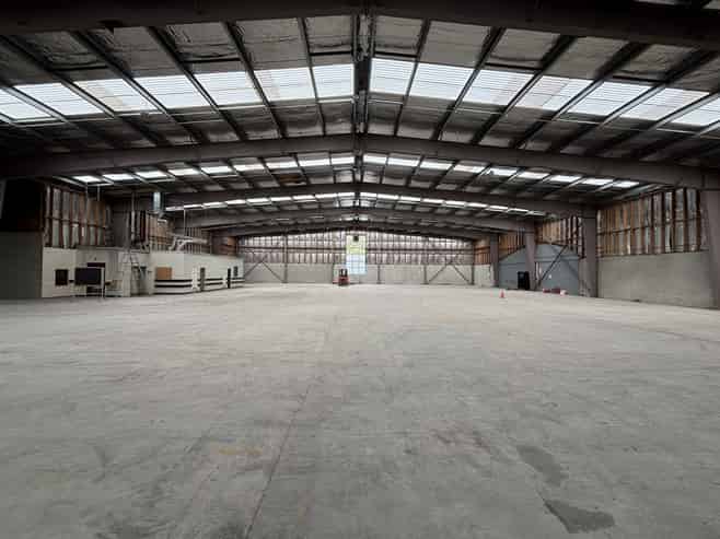 Expansive High-Stud Warehouse in Prime Ngauranga
