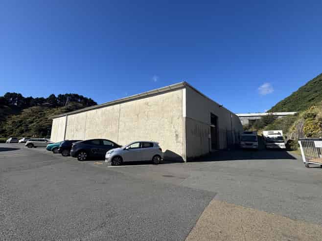 Expansive High-Stud Warehouse in Prime Ngauranga