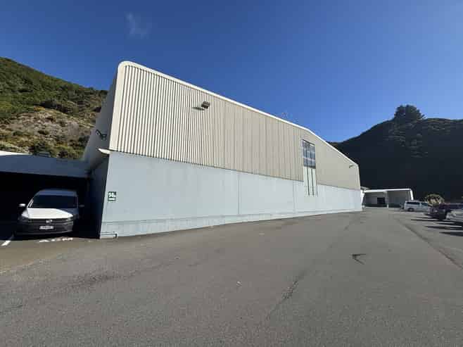 Expansive High-Stud Warehouse in Prime Ngauranga