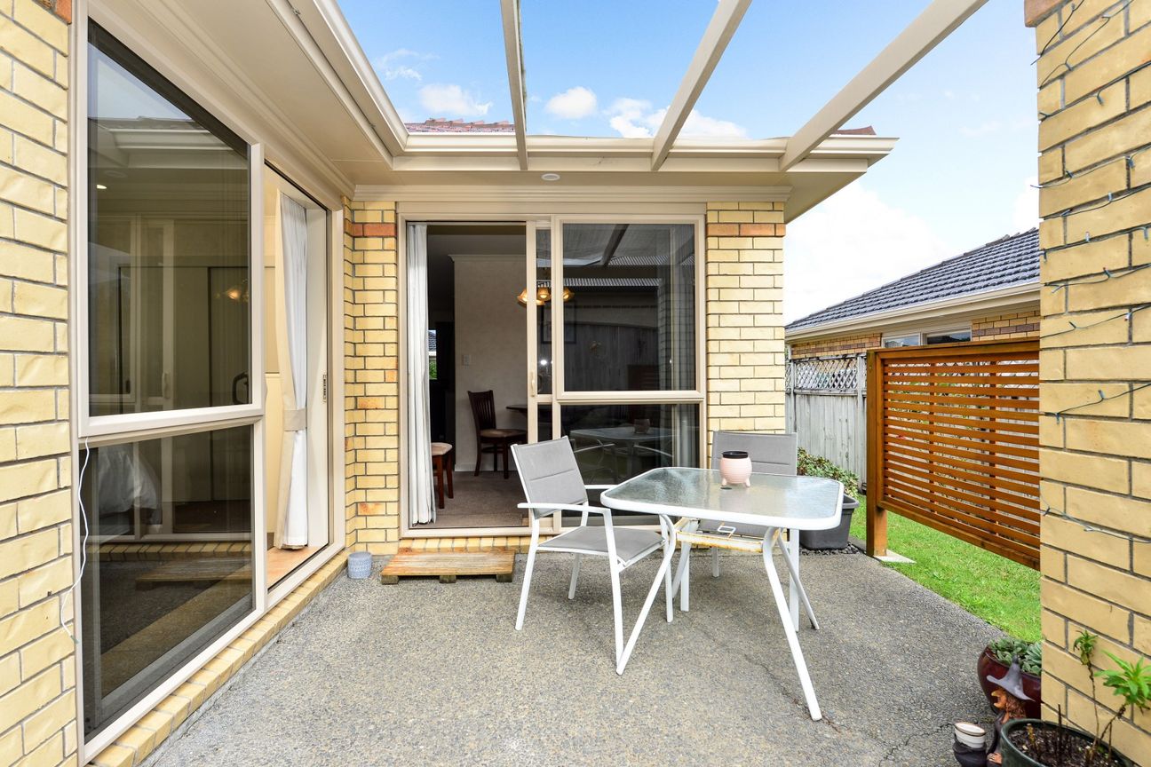 A Peaceful, Secure Lifestyle - Vista 6