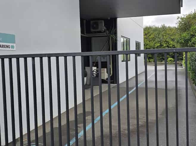 For lease - 324 Broadway Avenue (ground floor)