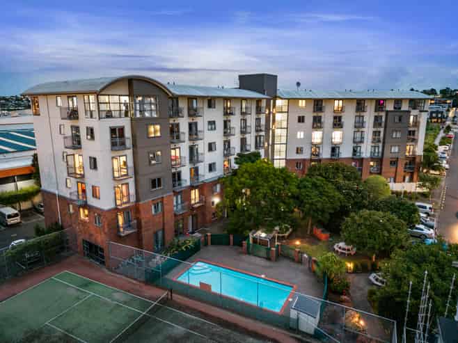 2G/10 Crown Lynn Place, New Lynn