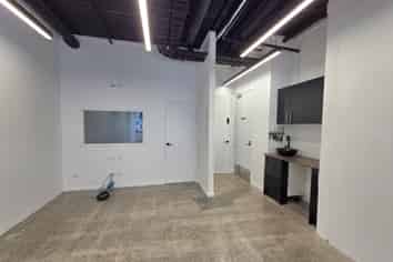 Retail or Office – Motivated Landlord