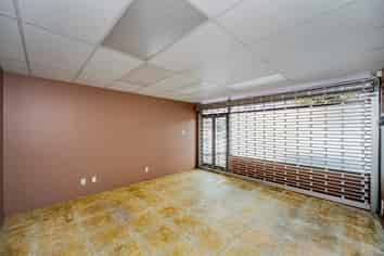 VERSATILE RETAIL/COMMERCIAL UNITS
