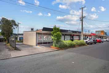 VERSATILE RETAIL/COMMERCIAL UNITS
