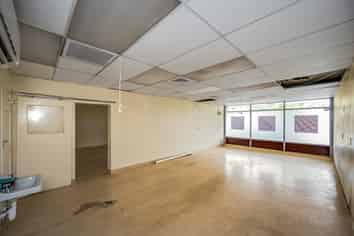 VERSATILE RETAIL/COMMERCIAL UNITS
