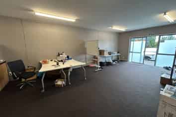 Modern 72m² Office - Airport Location
