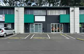 Modern 72m² Office - Airport Location