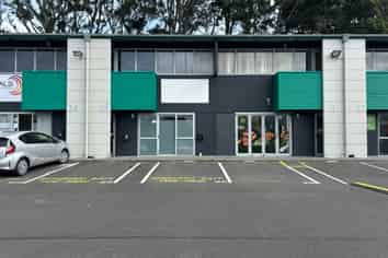 Modern 72m² Office - Airport Location