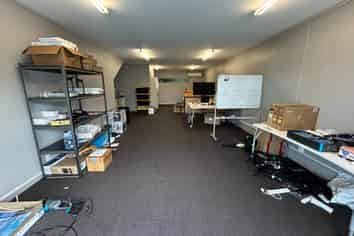 Modern 72m² Office - Airport Location