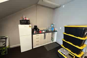 Modern 72m² Office - Airport Location