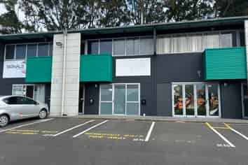 Modern 72m² Office - Airport Location