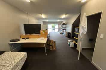 Modern 72m² Office - Airport Location