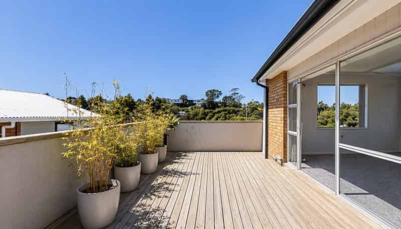 6 Carlton Terrace , Westown