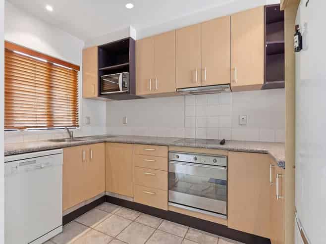 30/92 Bush Road, Albany