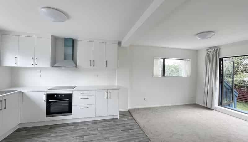 2/338 Royal Road, Massey